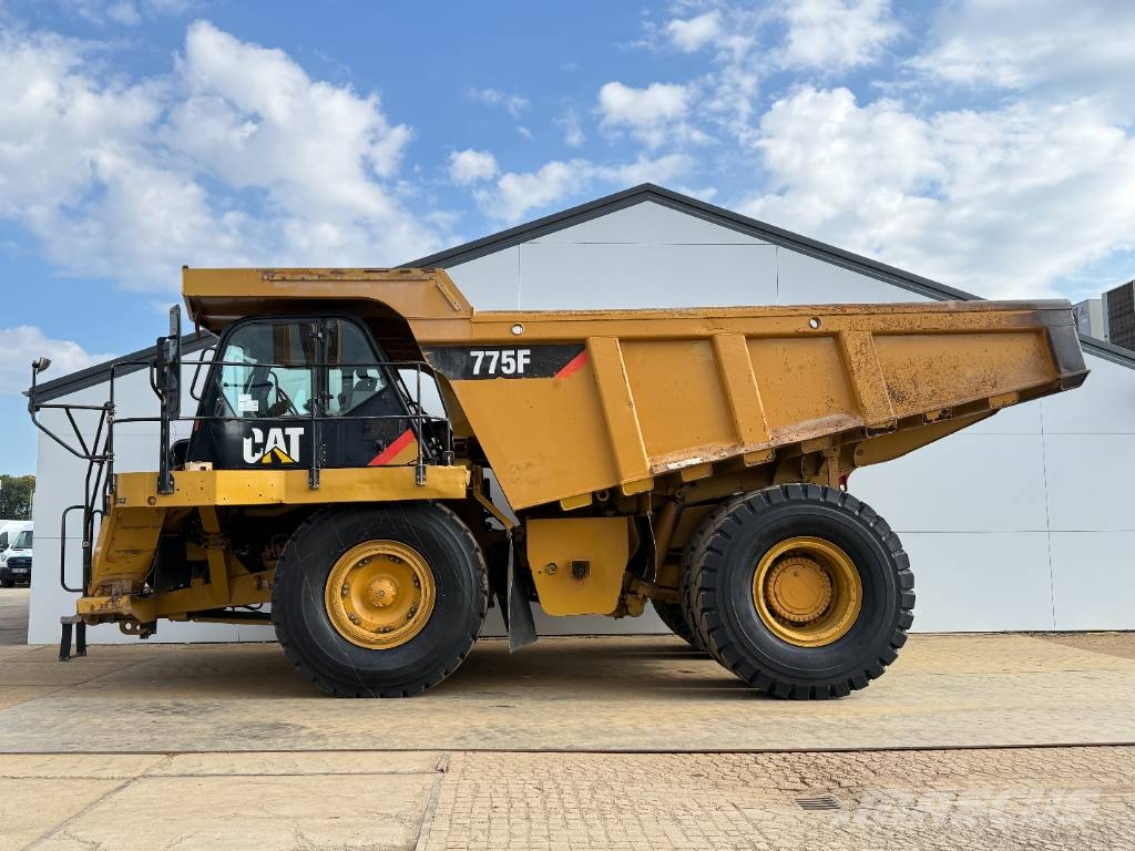 CAT 775F - German Machine / Auto Greasing Starre dumpers