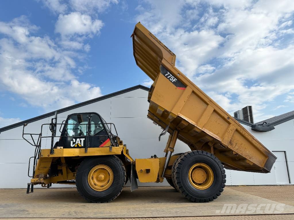CAT 775F - German Machine / Auto Greasing Starre dumpers