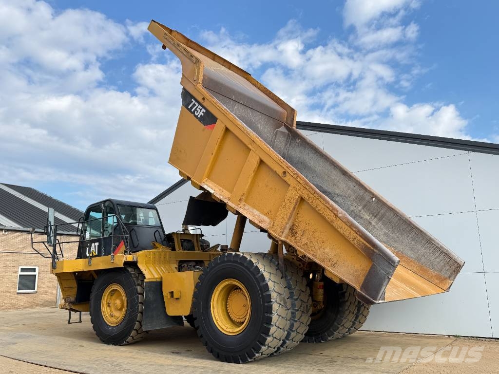 CAT 775F - German Machine / Auto Greasing Starre dumpers