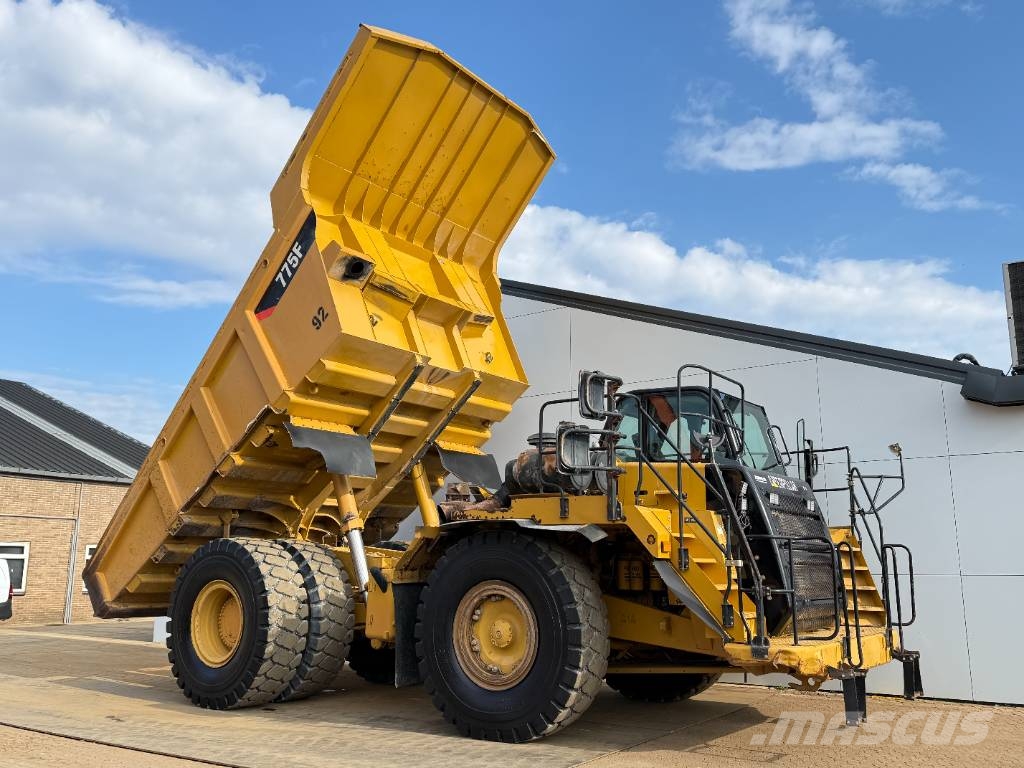 CAT 775F - German Machine / Auto Greasing Starre dumpers