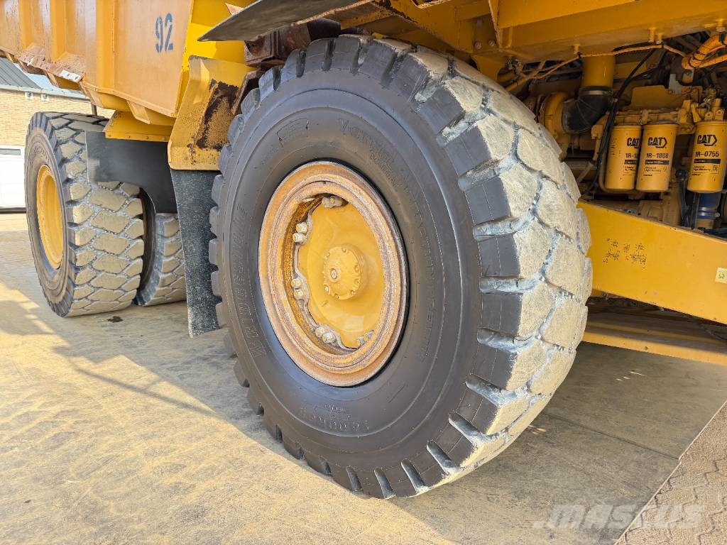 CAT 775F - German Machine / Auto Greasing Starre dumpers