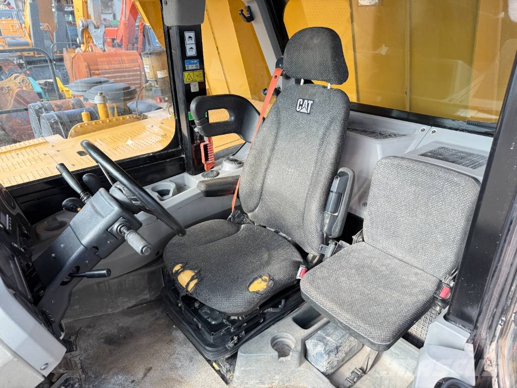 CAT 775F - German Machine / Auto Greasing Starre dumpers