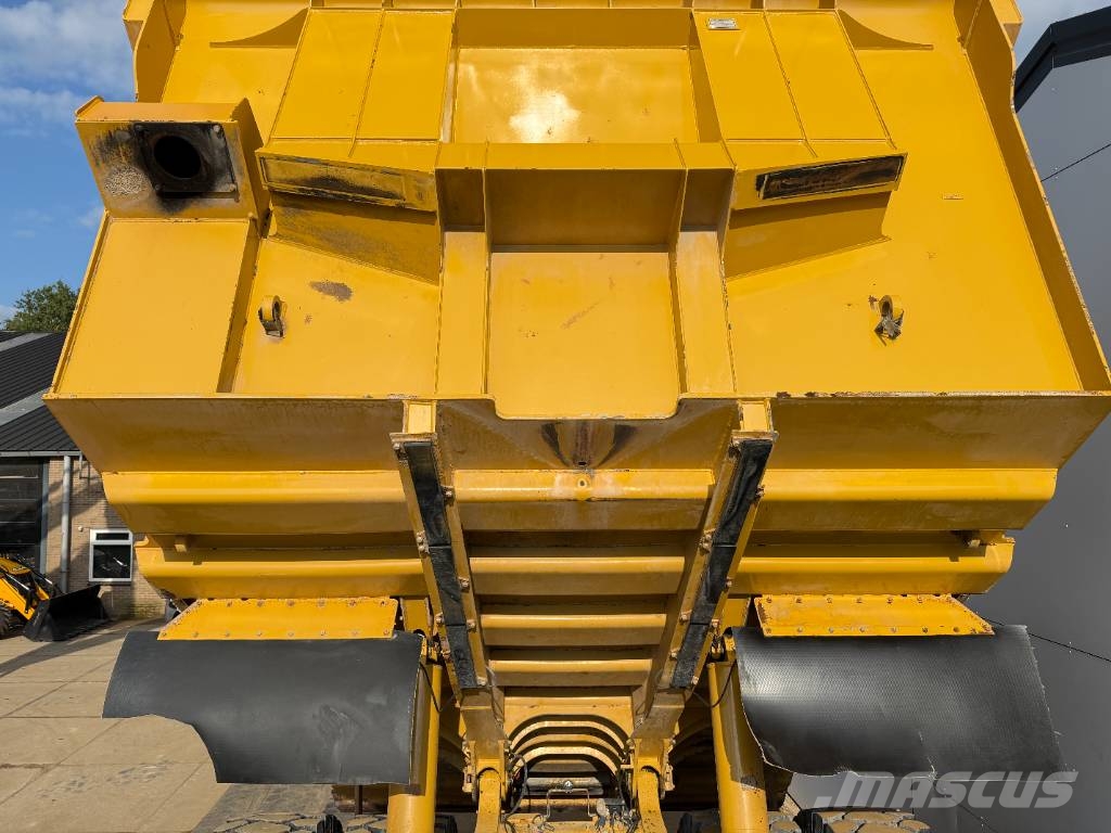 CAT 775F - German Machine / Auto Greasing Starre dumpers