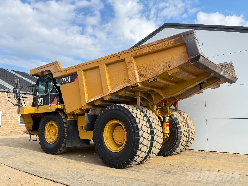 CAT 775F - German Machine / Auto Greasing Starre dumpers