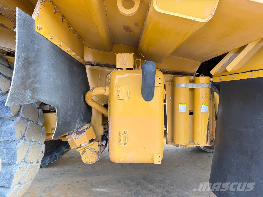 CAT 775F - German Machine / Auto Greasing Starre dumpers