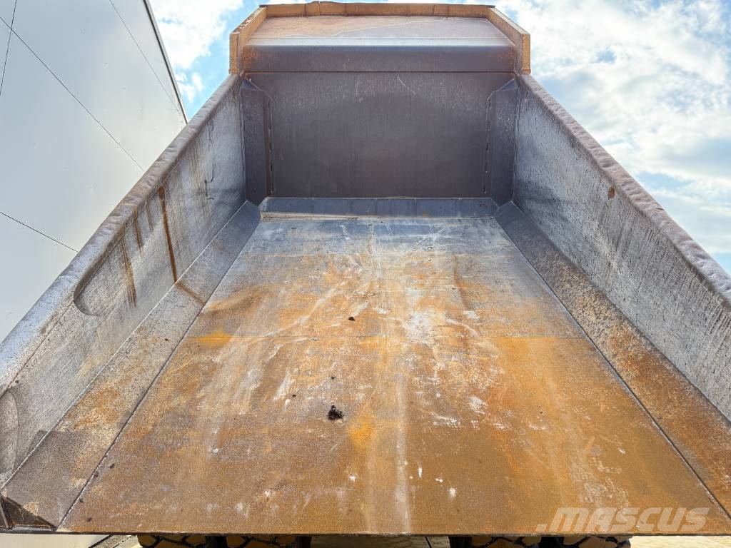 CAT 775F - German Machine / Auto Greasing Starre dumpers
