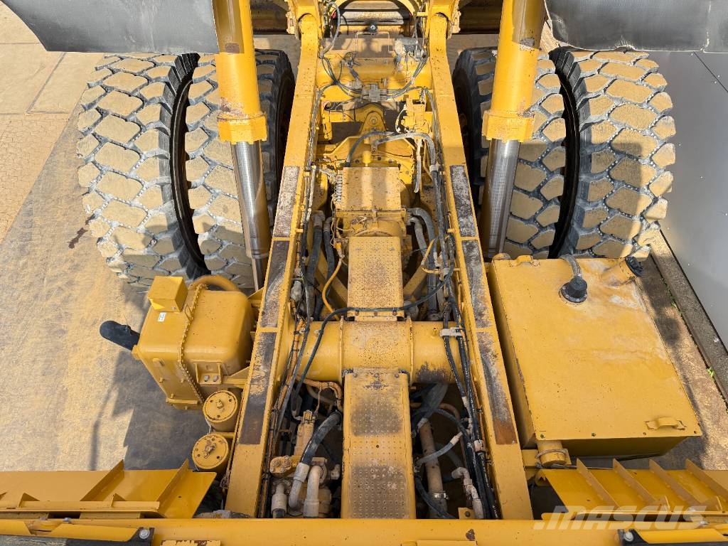 CAT 775F - German Machine / Auto Greasing Starre dumpers