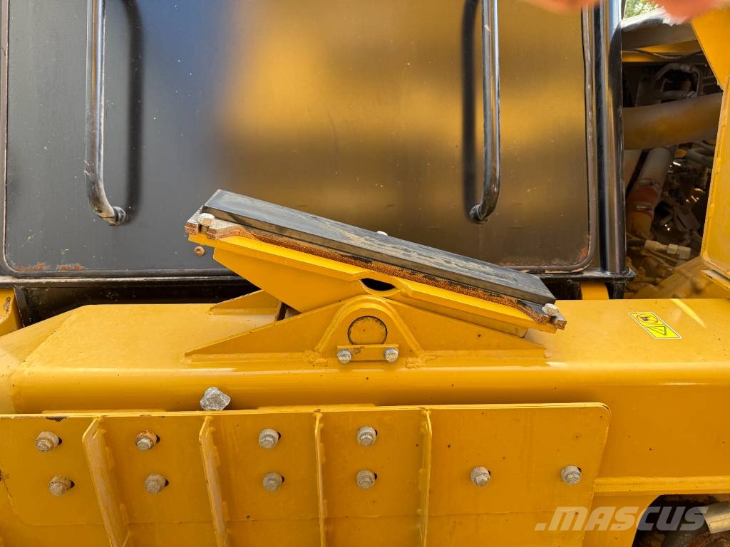CAT 775F - German Machine / Auto Greasing Starre dumpers