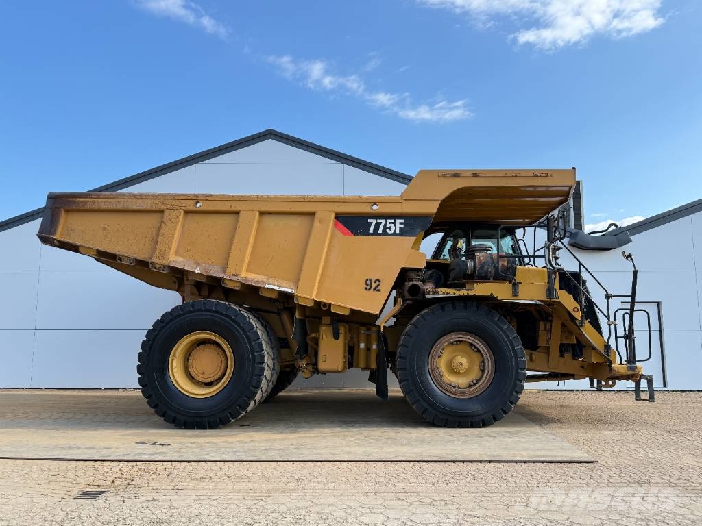 CAT 775F - German Machine / Auto Greasing Starre dumpers