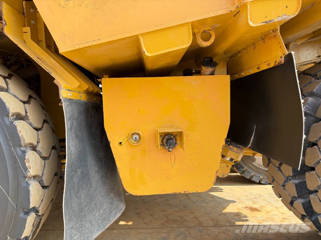 CAT 775F - German Machine / Auto Greasing Starre dumpers