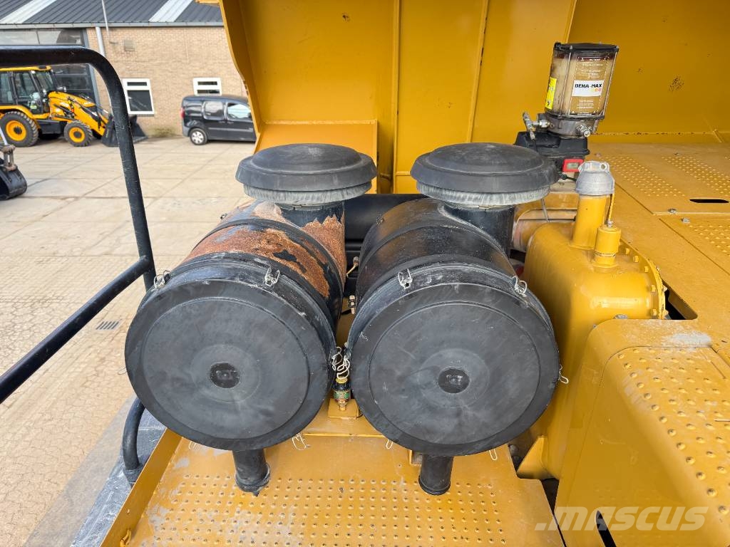 CAT 775F - German Machine / Auto Greasing Starre dumpers