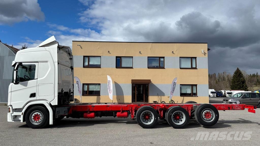 Scania R540 8x4*4 EURO6 + RETARDER + 8600mm CHASSIS Camiones con chasís y cabina