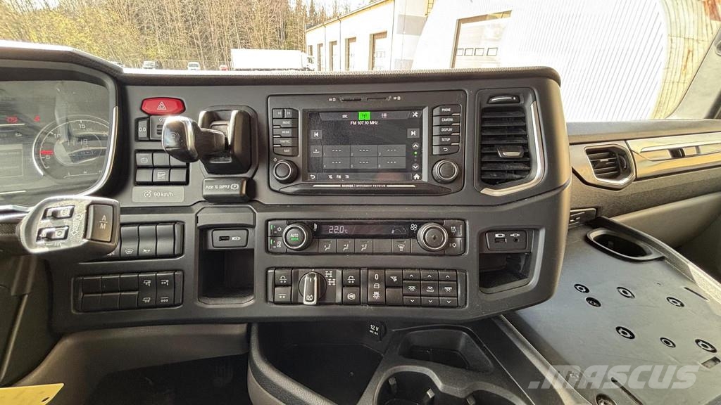 Scania R540 8x4*4 EURO6 + RETARDER + 8600mm CHASSIS Camiones con chasís y cabina