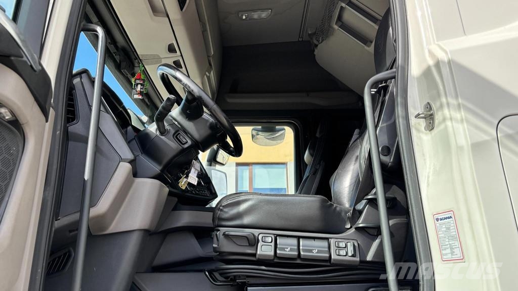 Scania R540 8x4*4 EURO6 + RETARDER + 8600mm CHASSIS Camiones con chasís y cabina