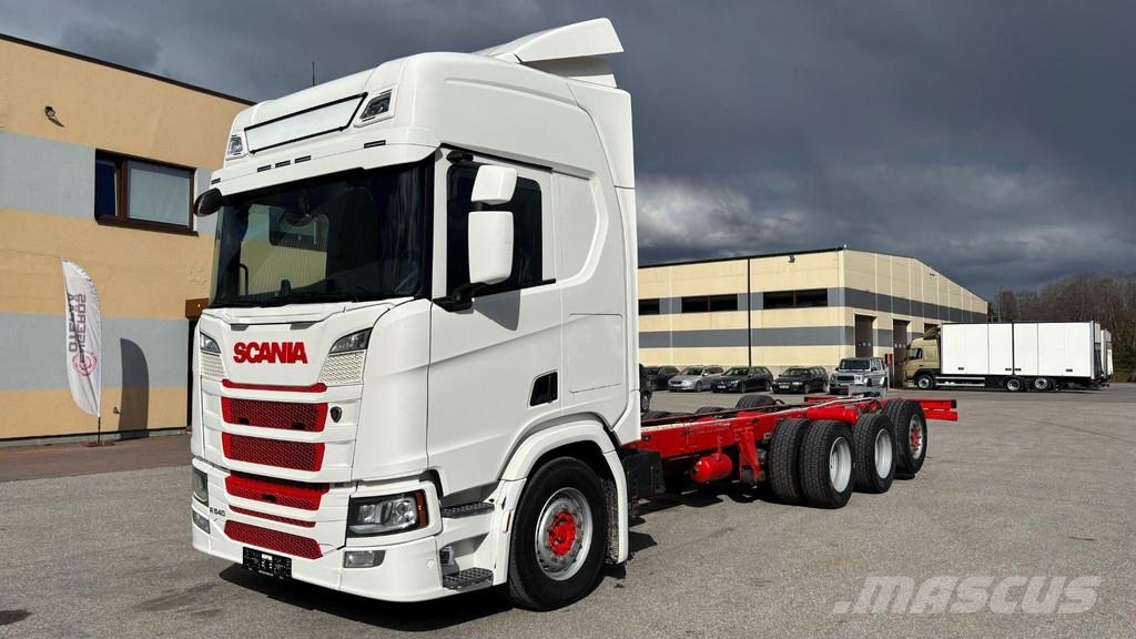 Scania R540 8x4*4 EURO6 + RETARDER + 8600mm CHASSIS Camiones con chasís y cabina