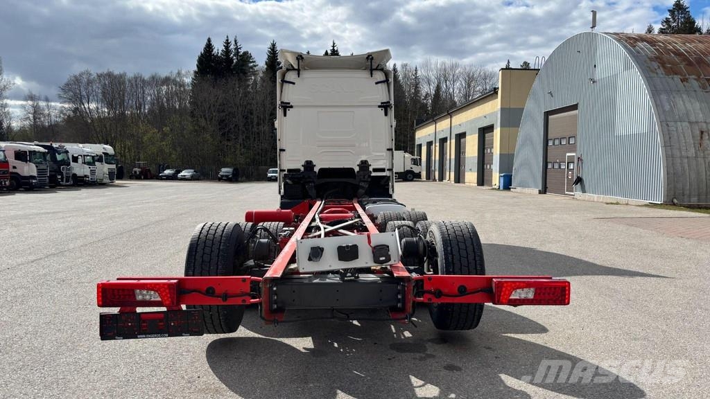 Scania R540 8x4*4 EURO6 + RETARDER + 8600mm CHASSIS Camiones con chasís y cabina