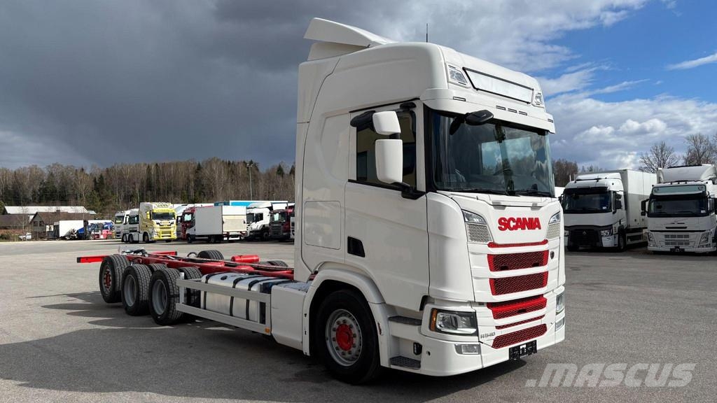 Scania R540 8x4*4 EURO6 + RETARDER + 8600mm CHASSIS Camiones con chasís y cabina