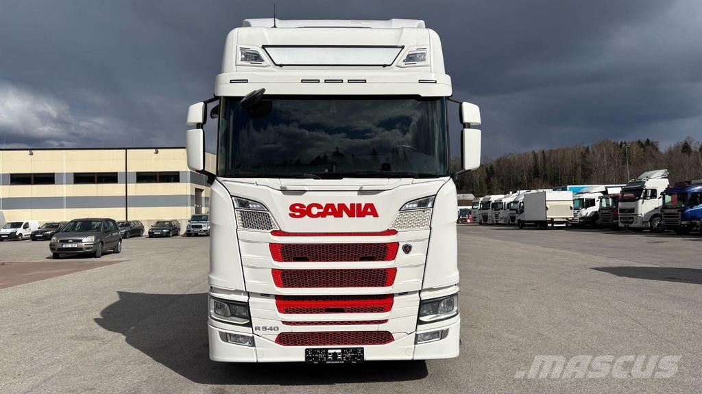 Scania R540 8x4*4 EURO6 + RETARDER + 8600mm CHASSIS Camiones con chasís y cabina
