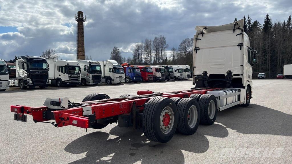 Scania R540 8x4*4 EURO6 + RETARDER + 8600mm CHASSIS Camiones con chasís y cabina
