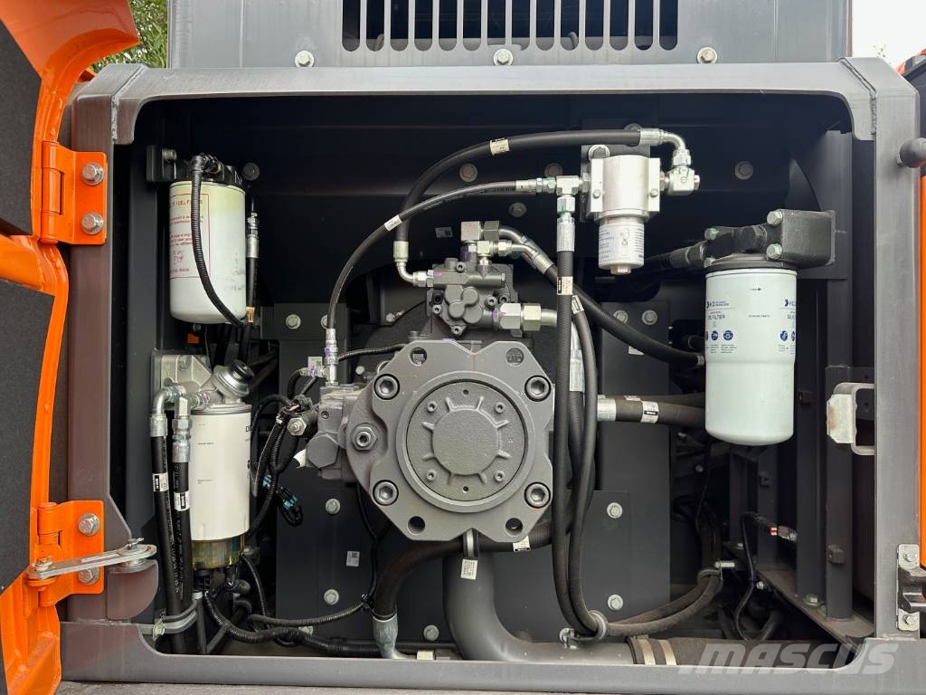 Develon DX 300 LC-7M حفارات زحافة