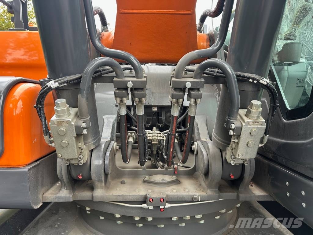 Develon DX 300 LC-7M حفارات زحافة