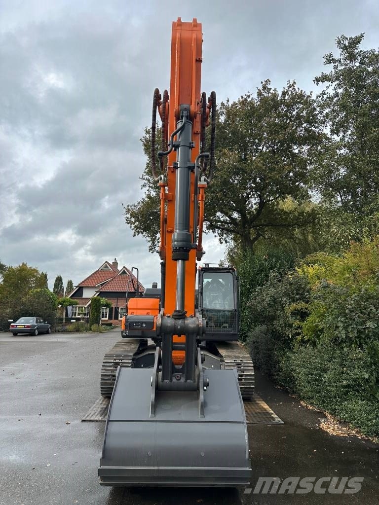 Develon DX 300 LC-7M حفارات زحافة