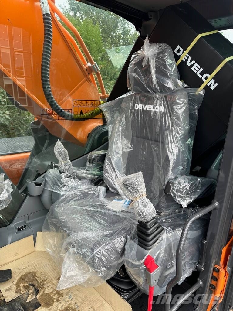 Develon DX 300 LC-7M حفارات زحافة