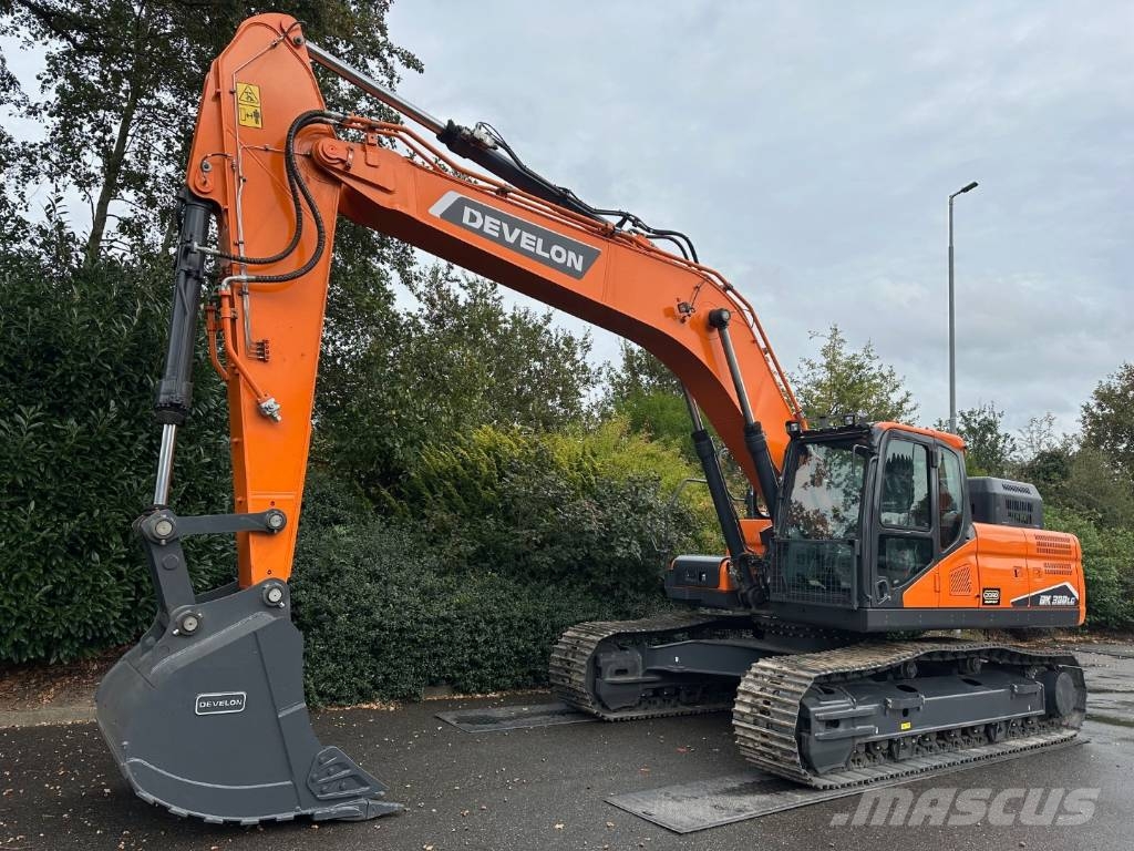 Develon DX 300 LC-7M حفارات زحافة