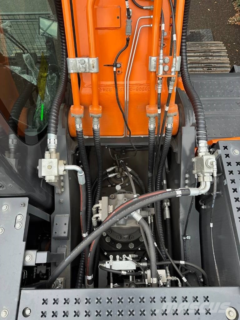 Develon DX 300 LC-7M حفارات زحافة
