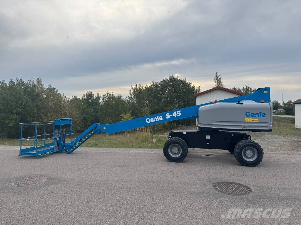 Genie S 45 Iseliikuvad poomtõstukid
