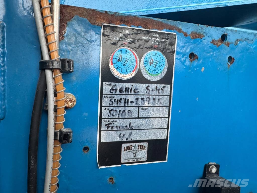 Genie S 45 Iseliikuvad poomtõstukid