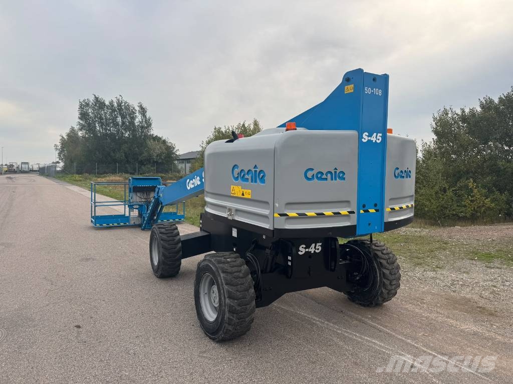 Genie S 45 Iseliikuvad poomtõstukid