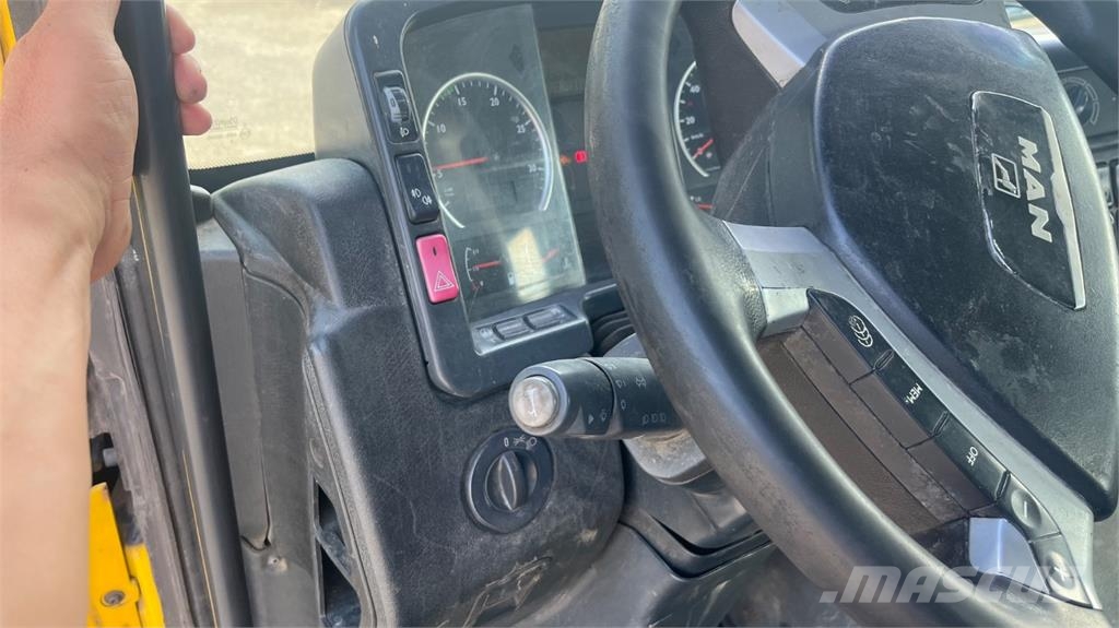 MAN TGA 26.350 6X4 شاحنات بمقصورة وهيكل