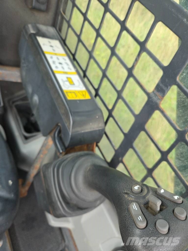 Bobcat T 590 HF Skid steer loaders