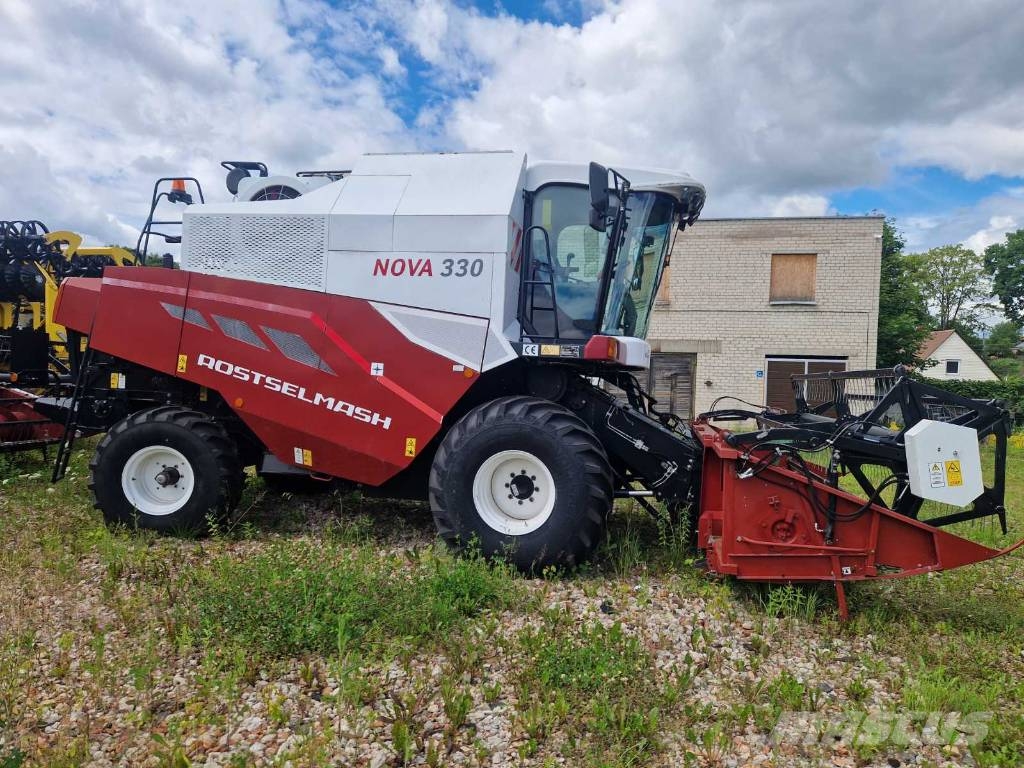 Rostselmash Nova 330 Mietitrebbiatrici