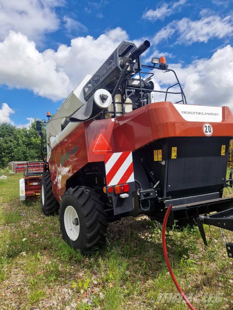 Rostselmash Nova 330 Mietitrebbiatrici