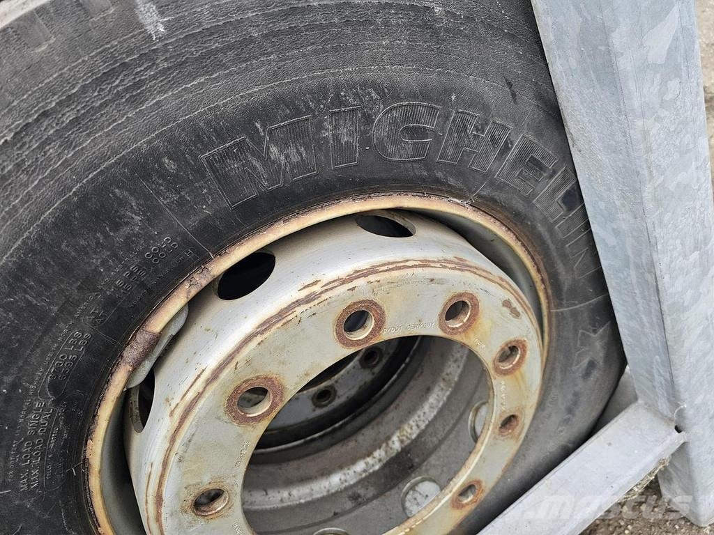 Hankook 305/70 R 19.5 輪胎、車輪和輪圈