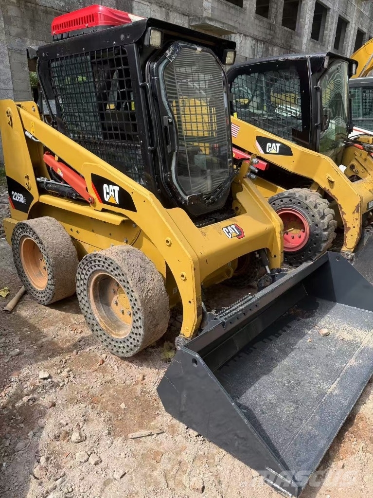CAT 226 B 3 滑移装载机