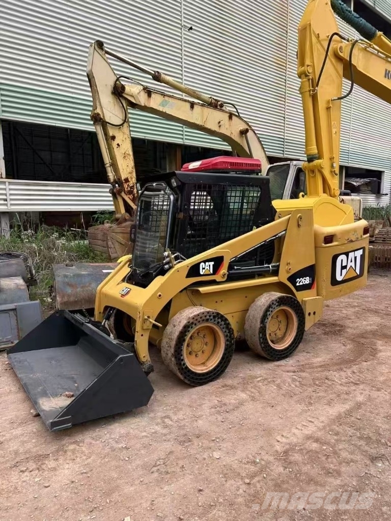 CAT 226 B 3 滑移装载机