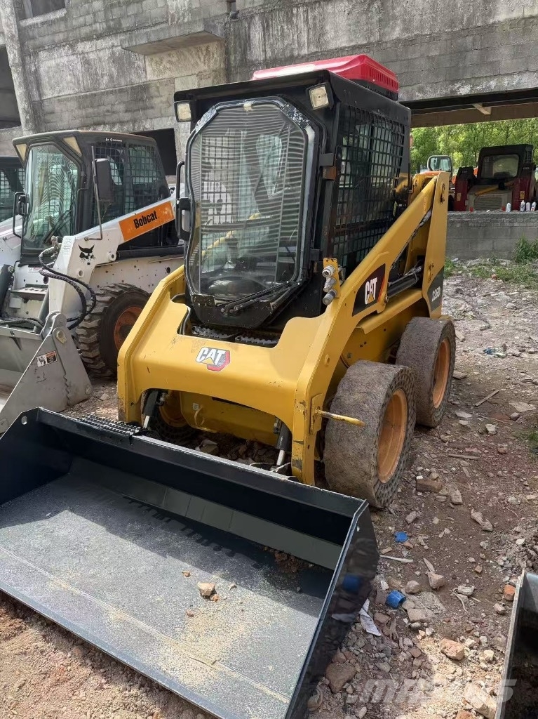CAT 226 B 3 滑移装载机