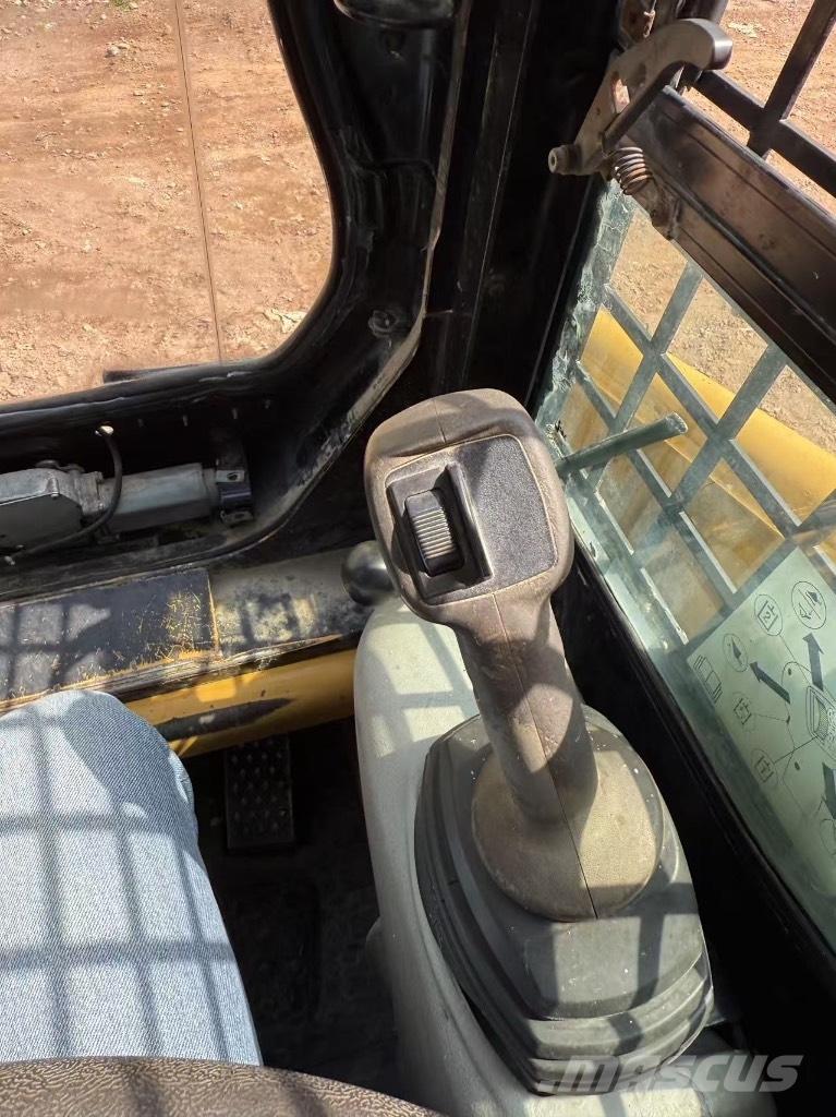 CAT 226 B 3 滑移装载机