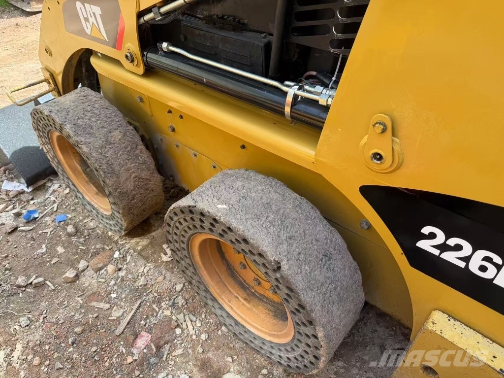 CAT 226 B 3 滑移装载机