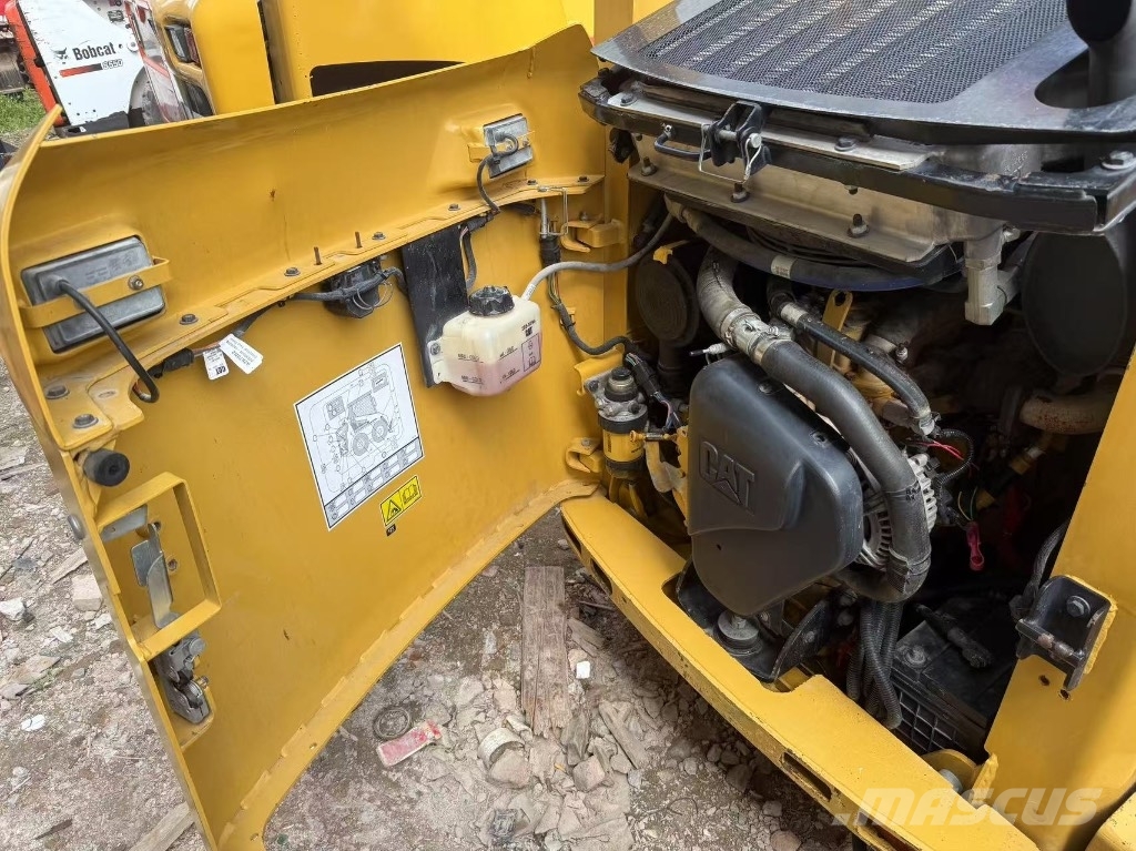 CAT 226 B 3 滑移装载机