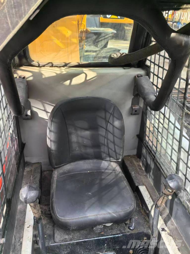 Bobcat S 160 スキッドステアローダー