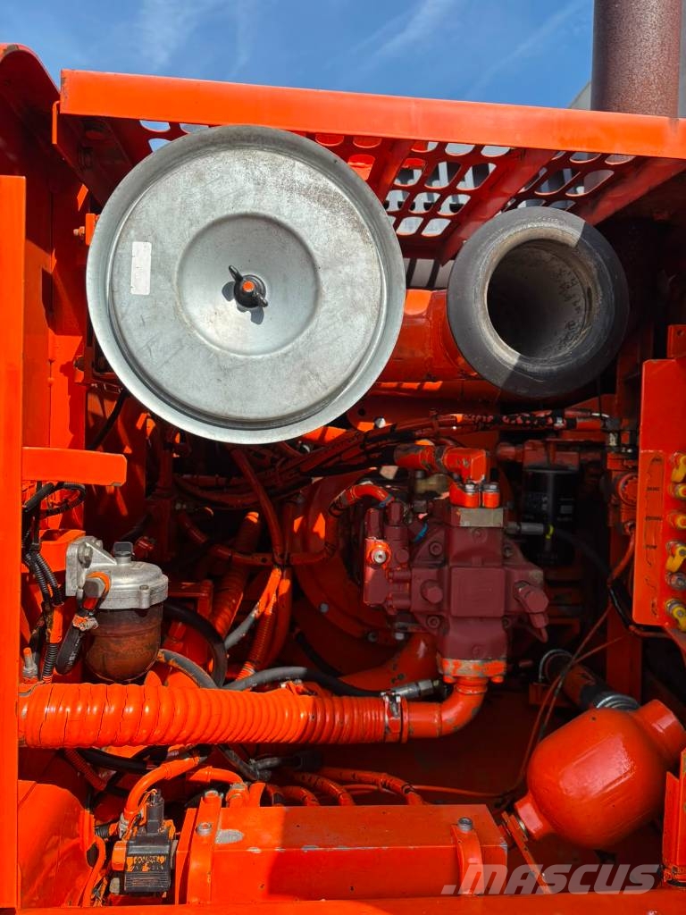 Fiat-Hitachi EX 135 W حفارات بعجل