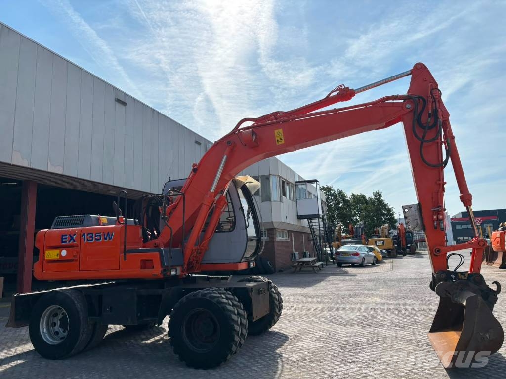 Fiat-Hitachi EX 135 W حفارات بعجل
