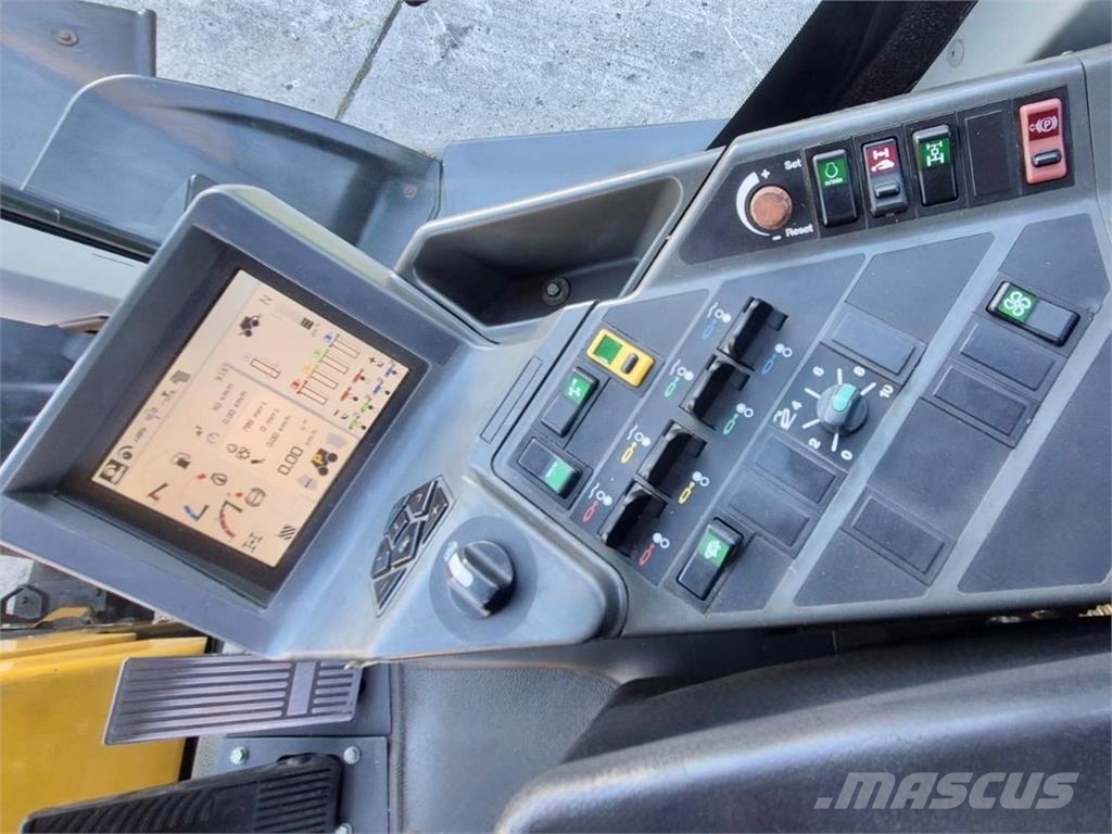 CLAAS Xerion 3800 Trac VC - drehbare Kabine Sonstige Landmaschinen