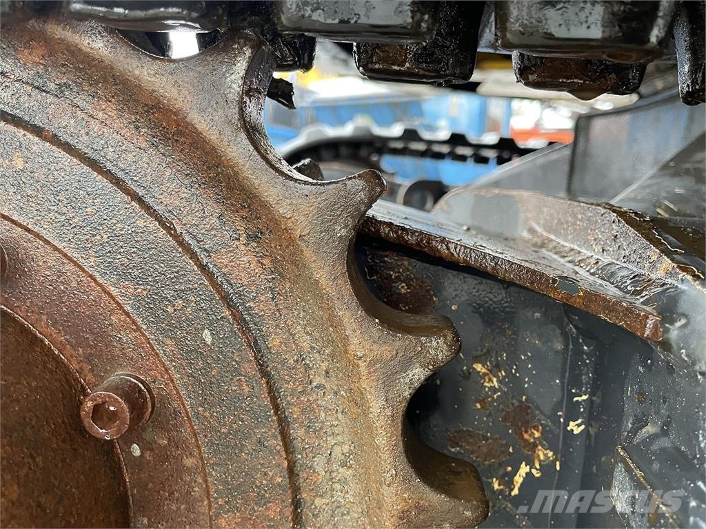 Komatsu PC22MR-3 轮式挖掘机