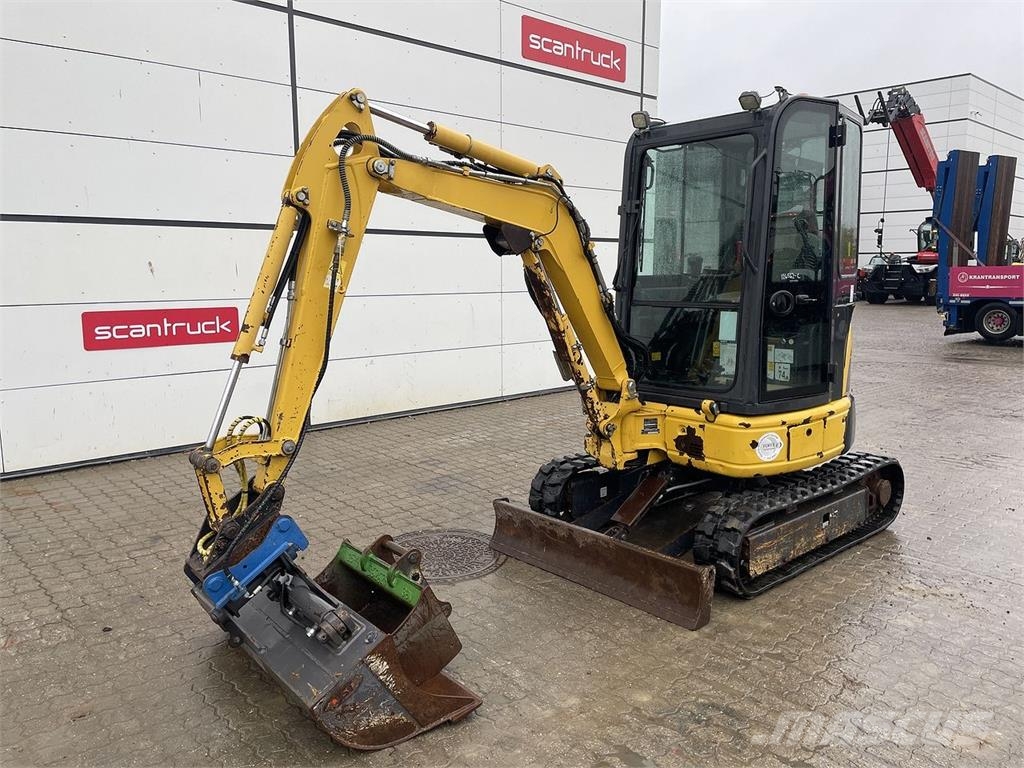 Komatsu PC22MR-3 轮式挖掘机