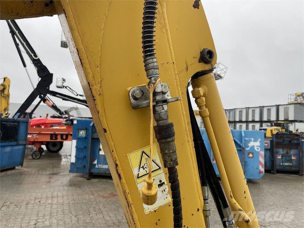 Komatsu PC22MR-3 轮式挖掘机
